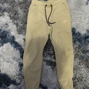 Cream Nike tech fleece joggers